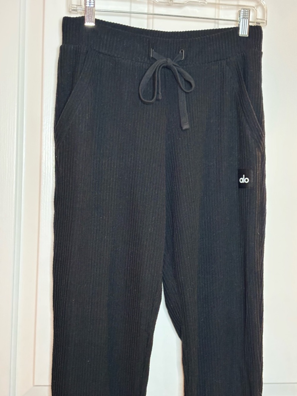 EUC ALO Women’s Black Wide Rib Knit Joggers Size M - Picture 2 of 10